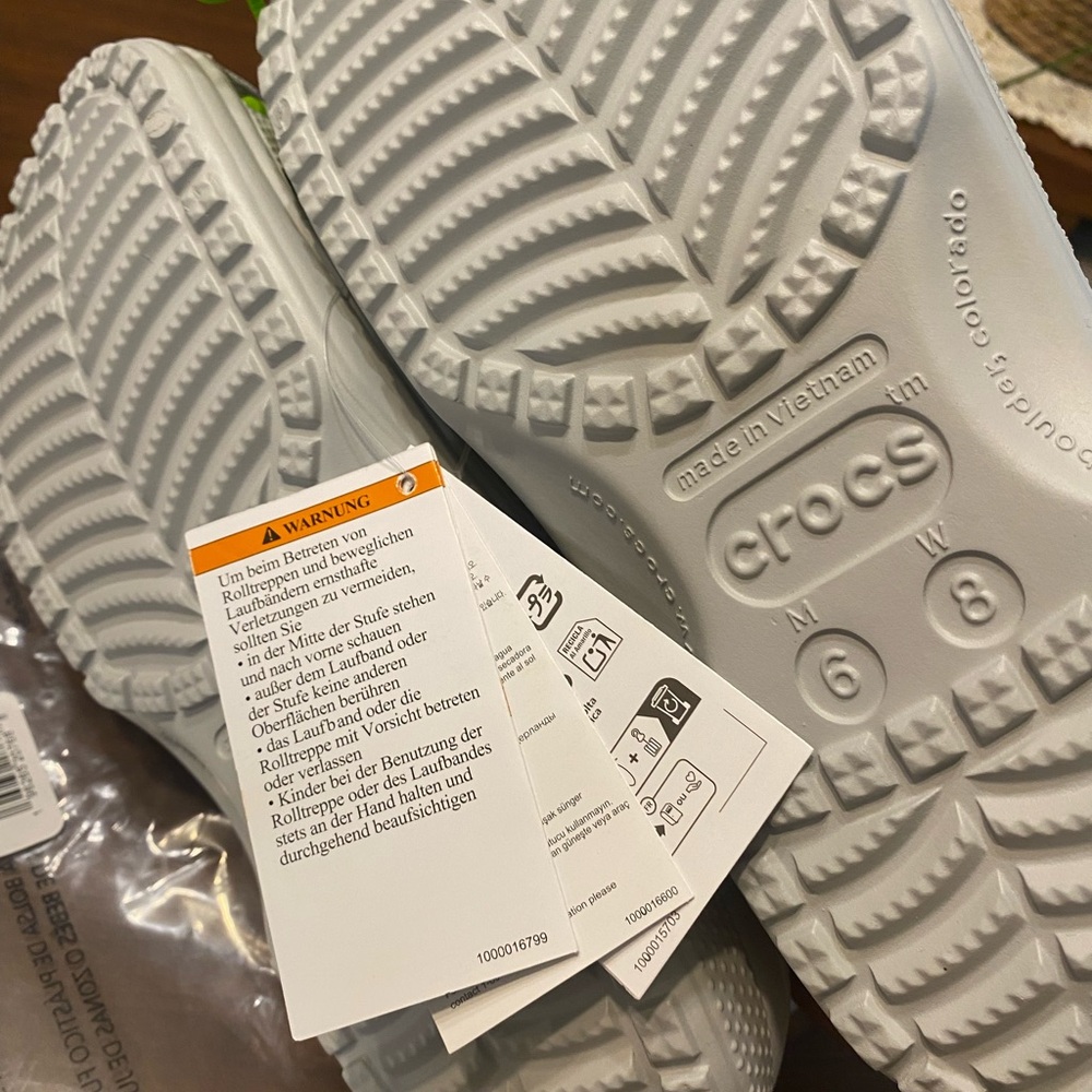 Crocs Classic Clog - Woman’s Size 8 - Picture 4 of 5